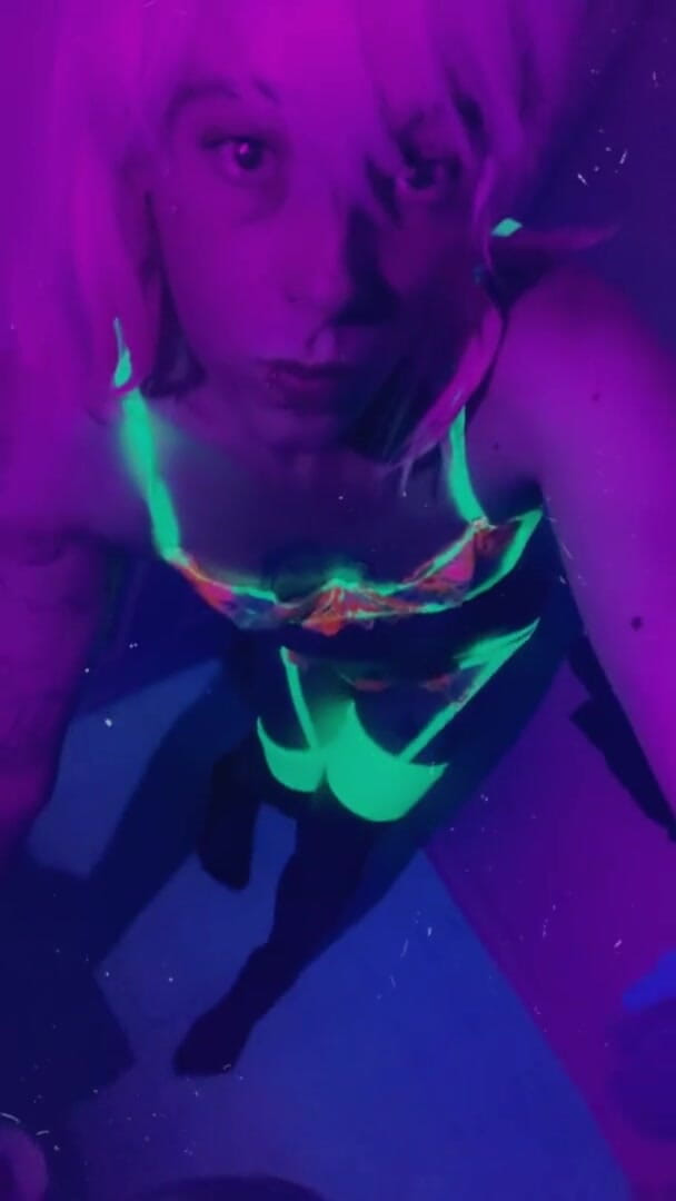 CarmenMelatonin: Sexy cosplay raver-schätzchen will party