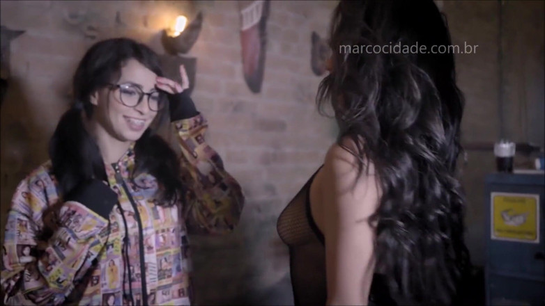 Docedeleite: Tattooed couple calls a nerdy luxury whore to fuck