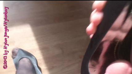 Carmen_Nylonjunge: Fuck black toes