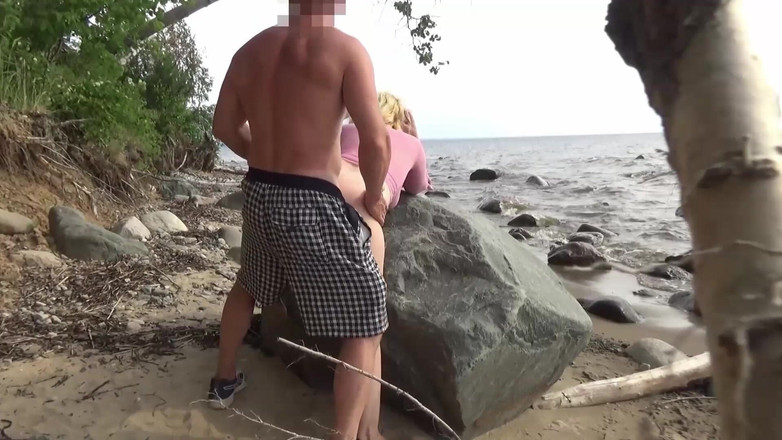 StrongSrg: 授業後に海辺で楽しむセクシーな先生