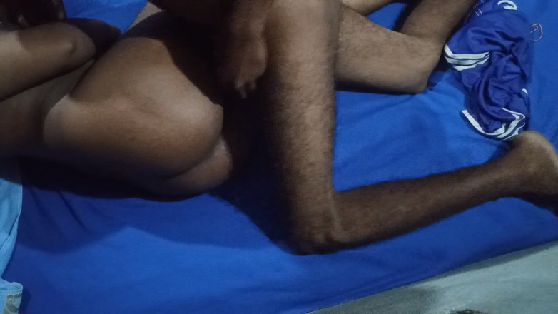 Deshi women: Üvey kız kardeş evde yokken kayınbiraderi ile seks (ön sevişme seks)