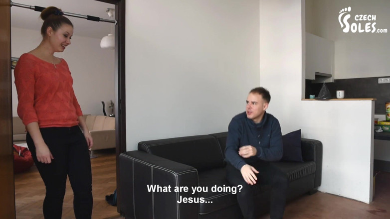 Czech Soles - foot fetish content: Cewek itu suka banget kakinya dipuja!