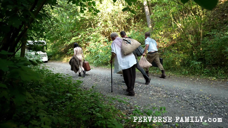 Perverse Family: Perverse Family 44.1 Season 4 Buying the Caravan From Redneck John