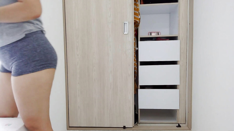 Esperanzitaluton: Amatorska kamera nagrywa nastoletnią pokojówkę