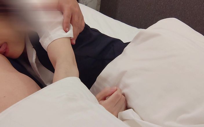 hchan: OL制服姿でチンコを撫でてみて手マンされてイキまくって、その後生のチンコを入れられて興奮しちゃいました