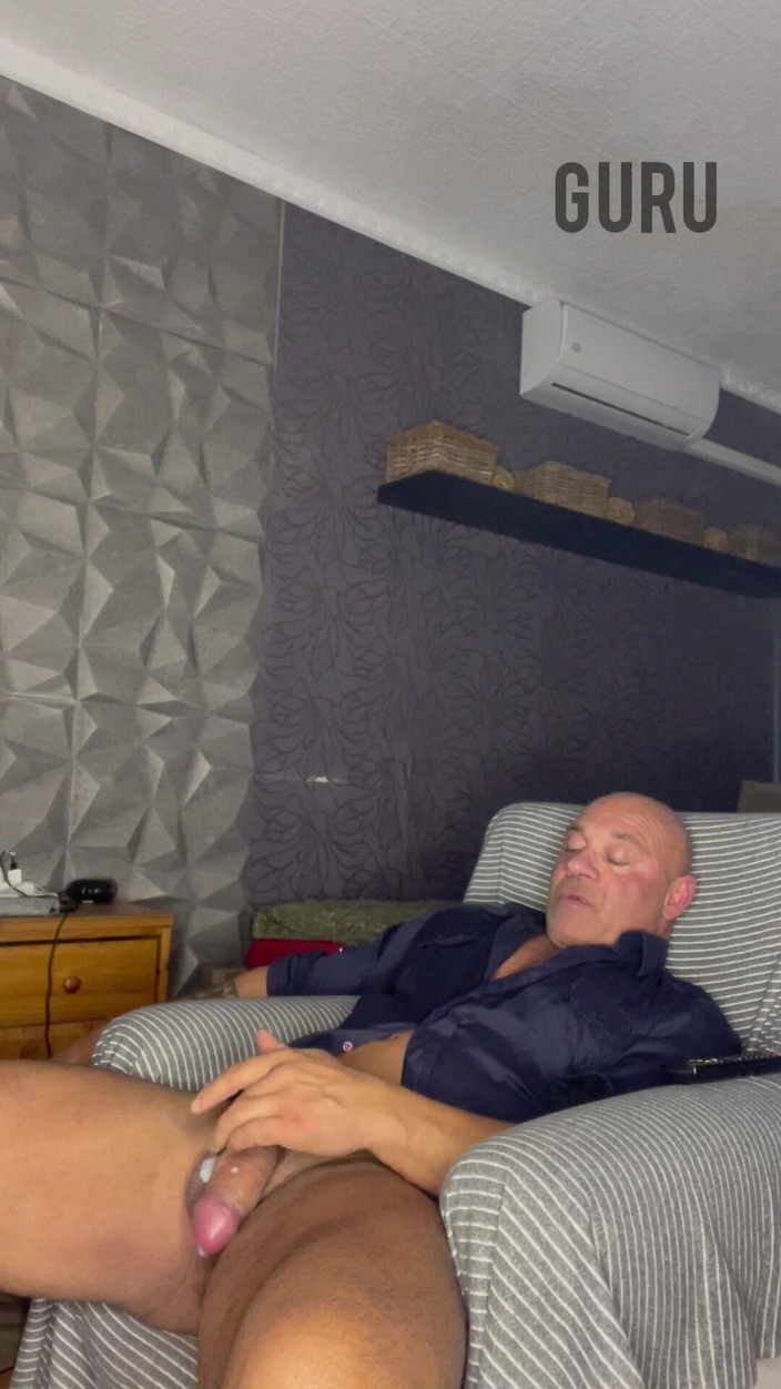 Mr. Guru: Wank solo w domu lubię tę koszulę