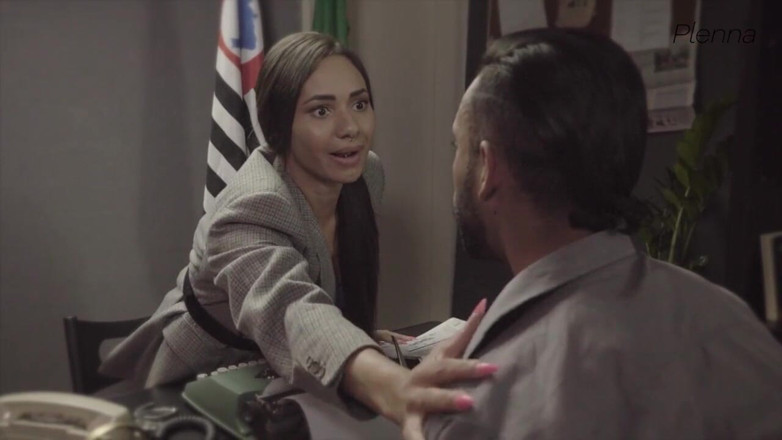 Plenna Filmes: La délicieuse brune ne supporte pas et tombe sur la...