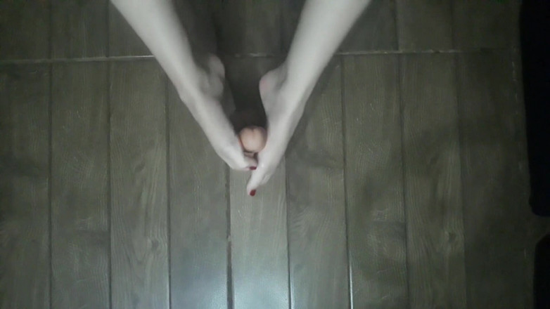 Little Ant2: Love Her Feet Let Me Masturbate Your Dick with My...