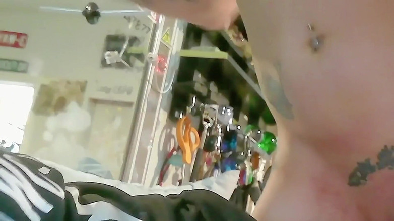 Zoey Portland: MiLF succhia il cazzo del marito dopo una lunga giornata...