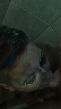 Zmywanie halloweenowej farby twarzy siusiu i spermy w ustach