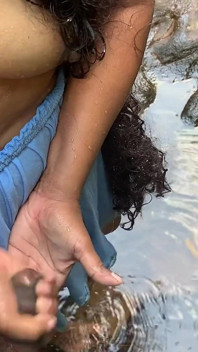 Io Abito in Una Capanna Nella Giungla E Mentre Stavo Andando Al Ruscello per Fare Il Bagno, Uno Strano Uomo Mi Si Avvicinò.