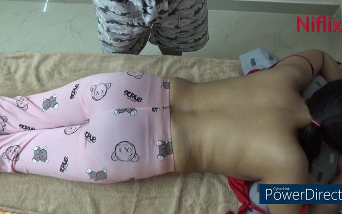 Bollywood porn: Eine männliche masseurin fickte ein jungfräuliches mädchen nach der massage