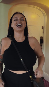 Faire la fête avec les gros seins de Payton Preslee