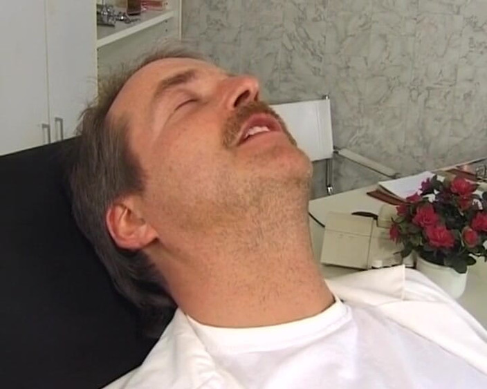 German's Old Chicks: Пухлую немецкую бабушку пальцами доктор