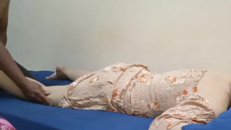 Angelina Pop: Försök att inte bli frestad när du masserar styvmor