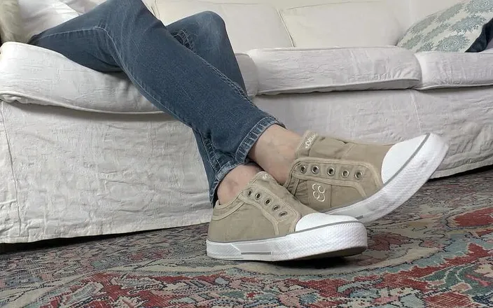 Lady Victoria Valente: Sneakers Day!