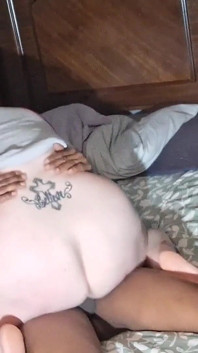 Culona Lynn Love montando una gran polla negra