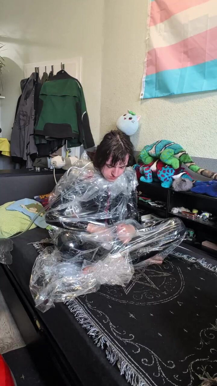 AJ_the_catgirl: Vacum selfbondage hết hạn