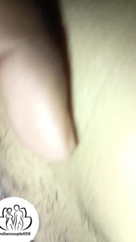 Fingering memek merah muda kakak ipar
