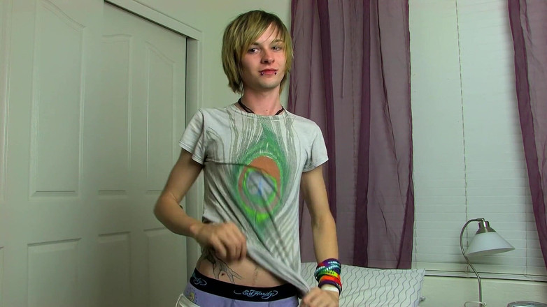 Boy Crush: Miles ci mostra il suo cazzone.