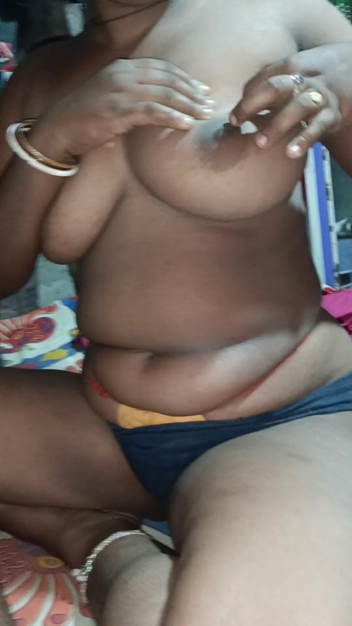 Monika Bhabhi: Sora vitregă a iubit-o