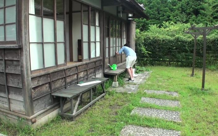 Vulture: Ikebukuro&amp;#039;da ellili yaşlarında yaşlı çiftçi erkekleri tavlıyor - chie iwahita