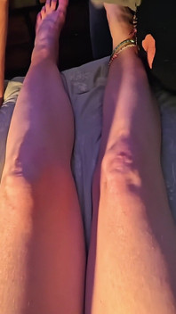 49-calowe długie nogi POV: Żałosny footboy uwielbia mój gigantyczny rozmiar 16 stóp