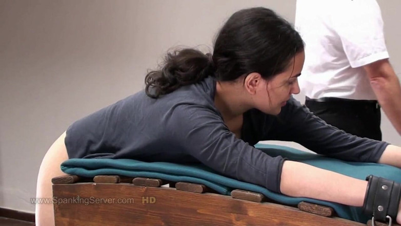 Spanking Server: Yasmeena disebat dalam penjara