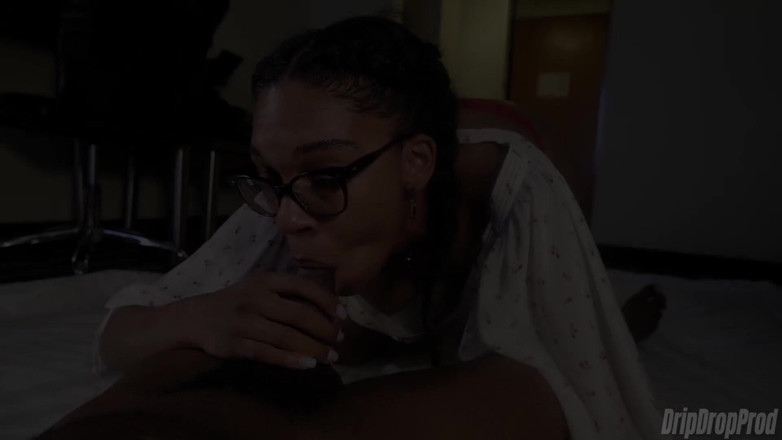 DripDrop Productions: Dripdrop: Děvka šprtka vysaje dvě dávky !!