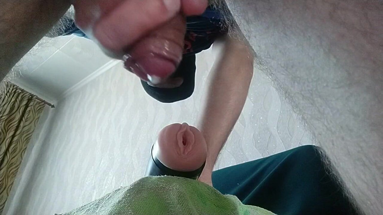 Hot guy solo: Sert el feneri sikişi