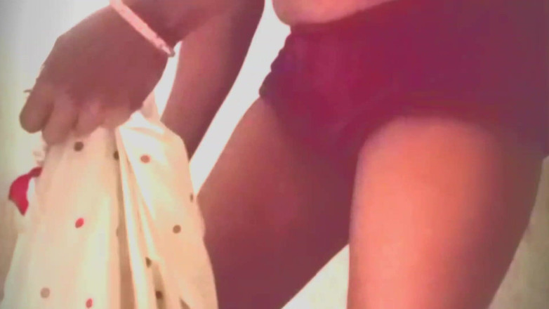 IndianVibeX: Bhabhi Dathroom Me Mujhe Kar Rahi Thhi