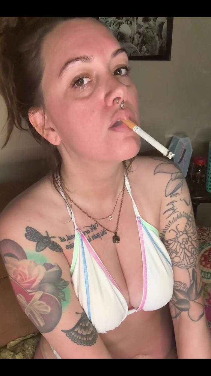 Chery Trees: Chery trees fuma in bikini