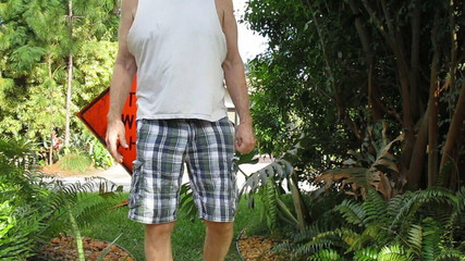 Hairyartist: Chlupatá artistka v utility worker se dělí s vámi