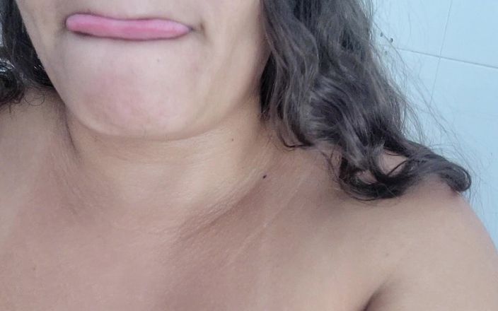 Paty Bumbum: 我把硅胶鸡巴放在我的阴户里