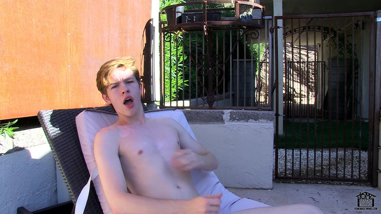 Homemade Twinks: Поглаживание члена селфи!