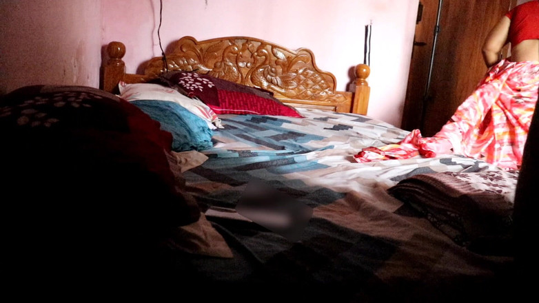 Black & white desicat: Suri rumah India bertetek besar dalam pepek saree dijolok