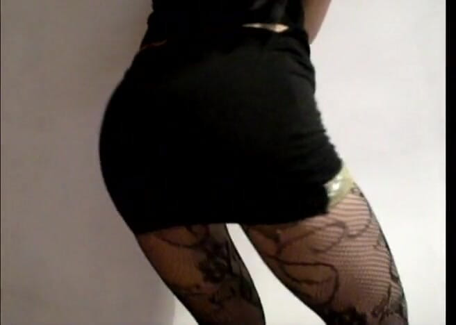 Femdom Austria: Sexy hips teasing in black tights