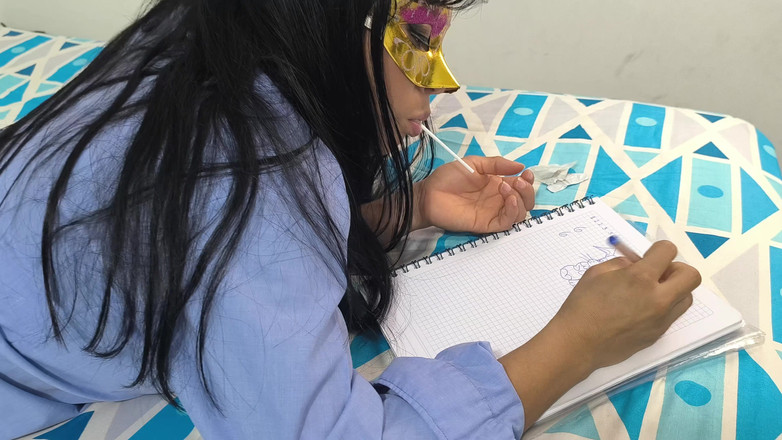 NEGRITA SEXY: Student dělá domácí úkoly v domě nevlastní matky a pak si...