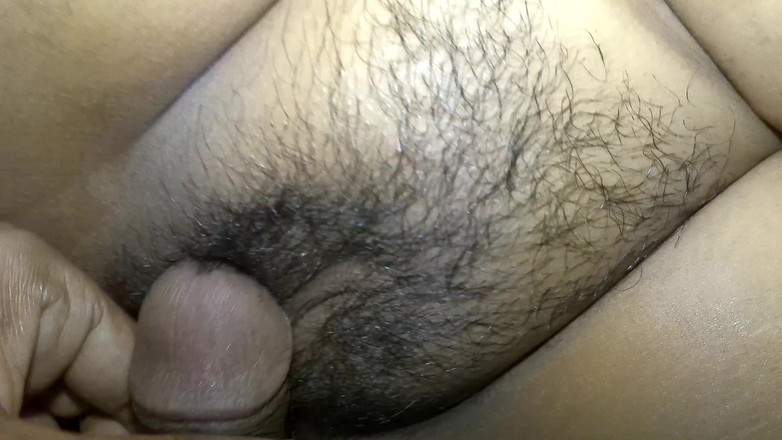 Ruhulbd: Дупу Дезі Бхабхі відтрахали біля входу, а потім її дупу розірвали на частини.