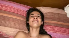 ソフィアはベッドで深夜叩くを取得します