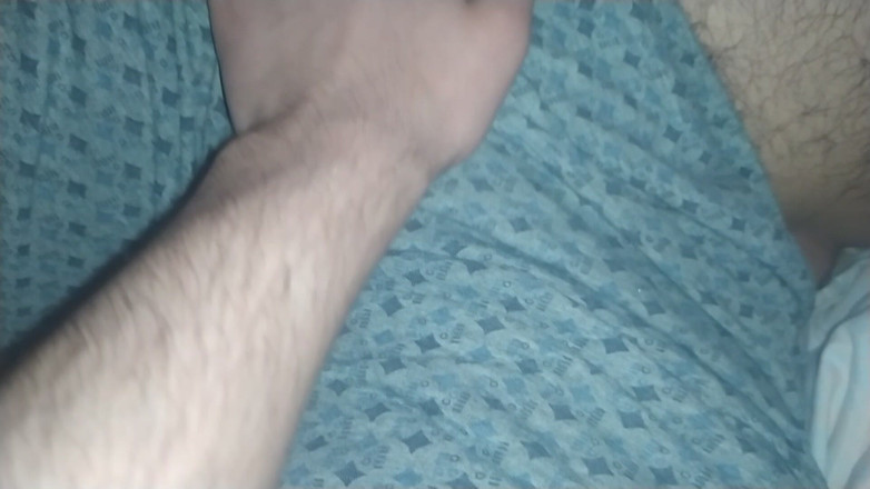 MartyBrady: Twink Bear speelt met de benen en voeten van zijn...