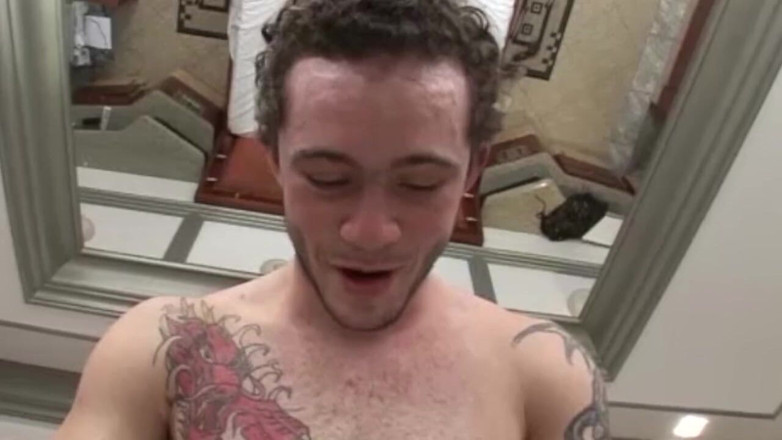 Shemale videos: Andrea Sexy Shemale dikongkek tanpa kondom oleh Latino lurus