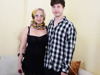 Only Taboo: Ful mormor prolaps hennes livmoderhals under analsex