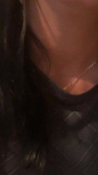 Bonita Milfycalla com bichano faminto xixi no banheiro, mijando Close up 182 - Desespero de xixi e masturbação da buceta molhada - I'v