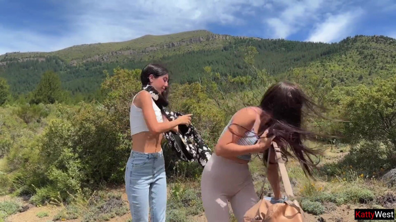 Katty West: สาวๆ เปลือยถ่ายรูปหีกลางแจ้ง แล้วแฉะให้คนแปลกหน้าเห็น จนโดนเย็ด