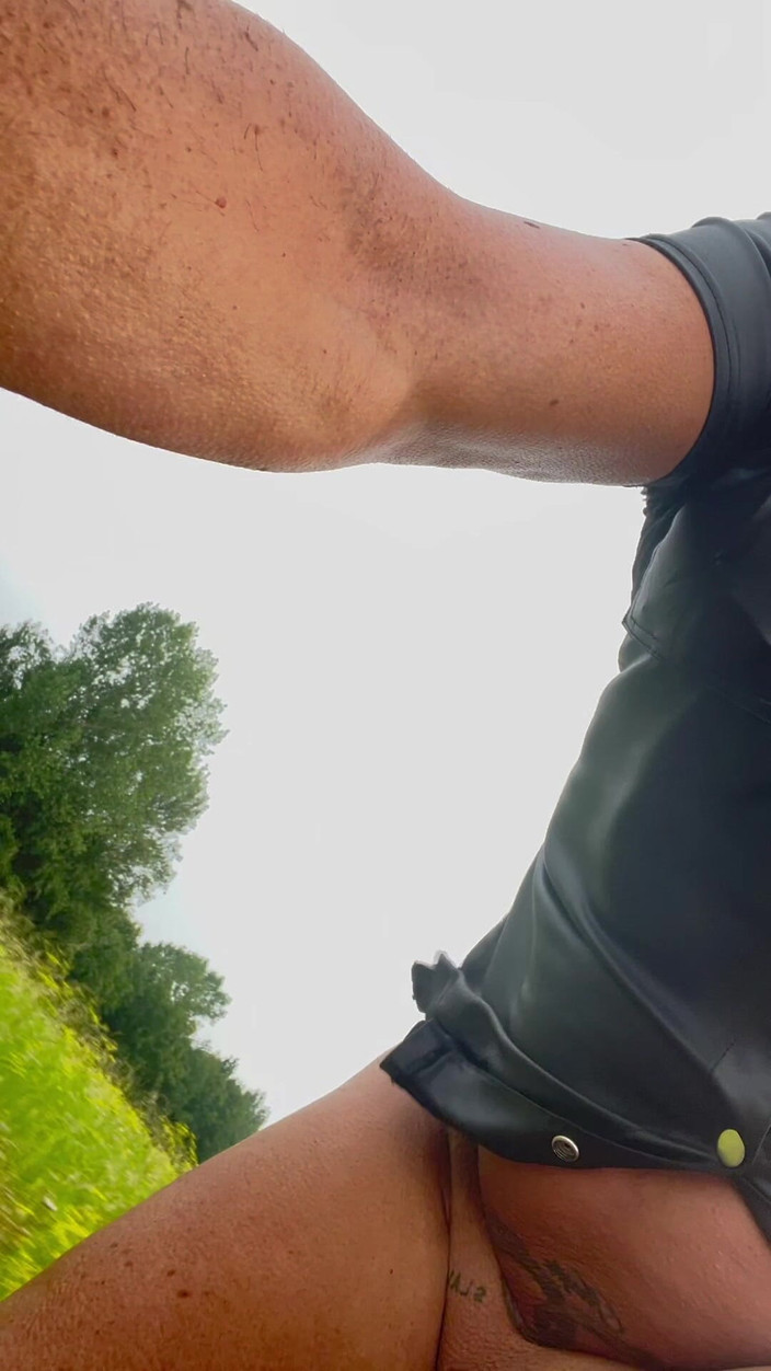 Benb Studio: Berbasikal Bogel