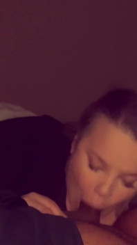 Gordinha fode e chupa pau pequeno