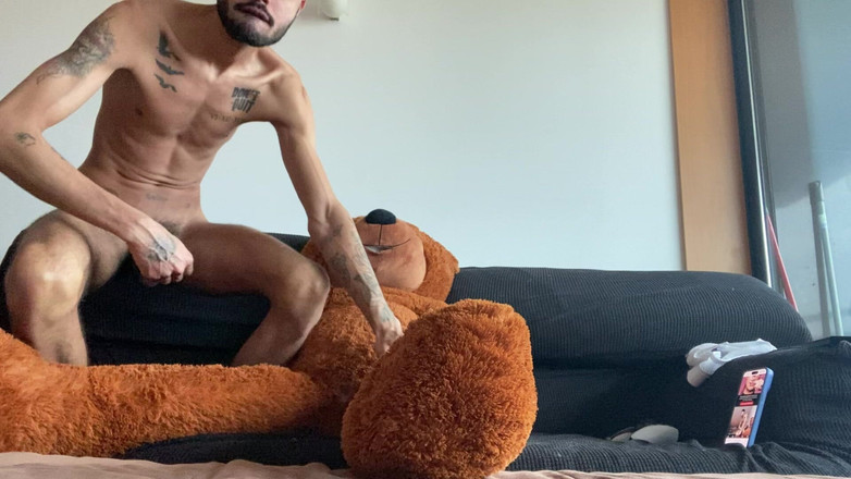 arabeputo: Playing with My Teddy Bear