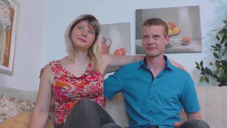 Casting GIRLS AND FIRST PORNO: Ze neuken voor het eerst voor de camera zonder verlegenheid
