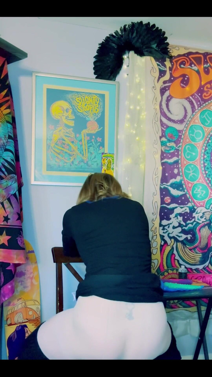 Suzy Wylde: Curvă anală la birou